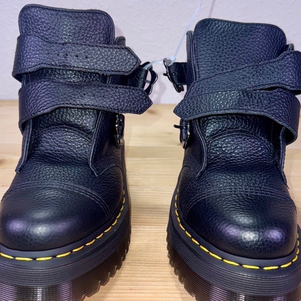 Dr. Martens Devon Heart Platform Boots Black Leather Strap Womens US 9 NWOB